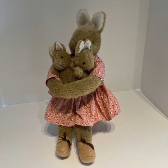 Vintage Charm Plush Mommy With Two Baby Bunnies Stuffed Toy - Picture 2 of 11